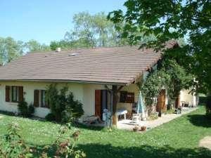 Komfortables kinderfreundliches und ruhig gelegenes Ferienhaus in Romenay/Südb
