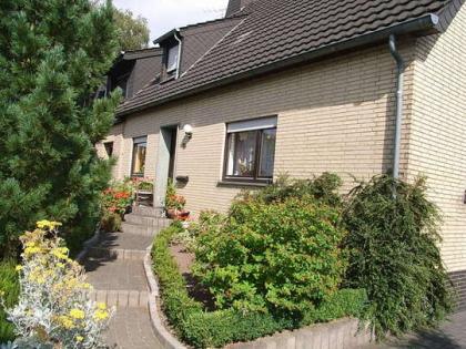 BIETE KLEVE/BEDBURG HAU-SUCHE IN KÖLN EHRENFELD