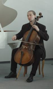 Qualif. Unterricht in Wuppertal für Cello Ukulele Keyboard Gitarre.