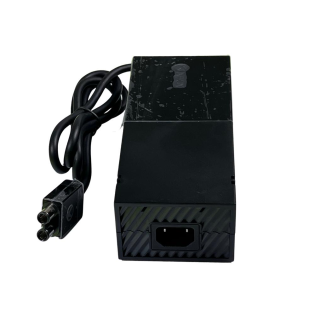 Xbox One Netzteil.
