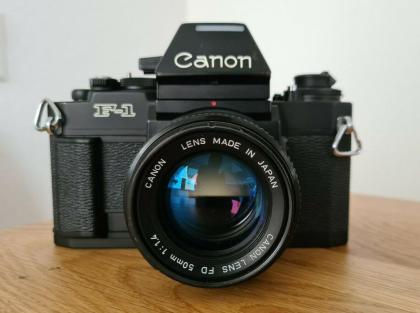 Canon NEW F-1 mit 50 mm 11. 4 FD Objektiv AE Motor Drive und Blitzgerät 155A