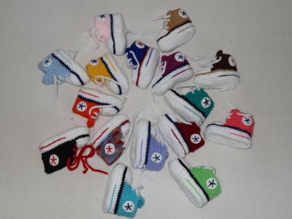 Babyschuhe Turnschuhe gehäkelt diverse Größen und Farben