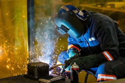 Für den Einsatz in Deutschland qualifizierte Industrieschweißer.