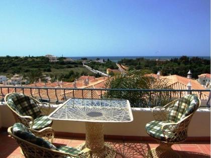 2246 Reihenhaus mit tollem Meerblick in Ferragudo an der Algarve in Portugal