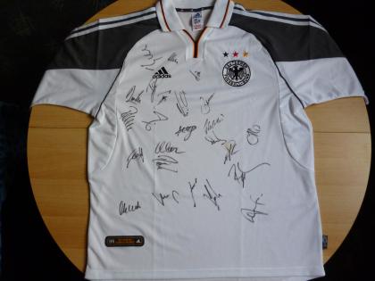 Orginal Handsigniertes Trikot des DFB. Nationalmanschaft von 2022