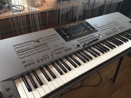 Yamaha Tyros 5 mit 76 Tasten von 2022