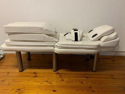 Massageliege mit Ganzkörper Vibration