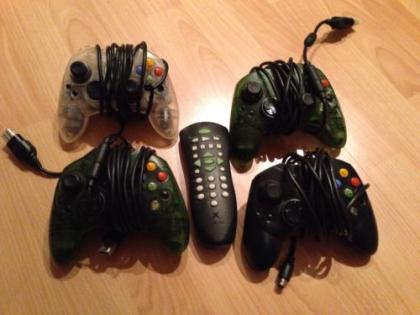2 Originale X Box Controller S Xbox und 1 Fernbedienung 2 Pads sind schon verka