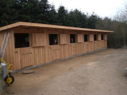 Günstige Stallanlage Aussenboxen und Weidehütten