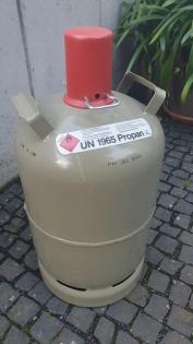 Biete 2 11 Liter Gasflaschen