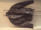 Funkelnagelneue schwarze Motorrad-Damenlederjacke Grösse 40